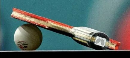 Butterfly racket balanced for a gear check